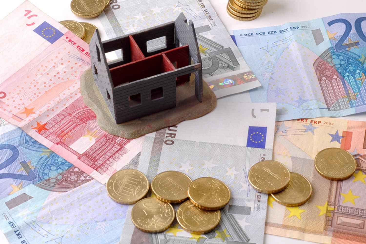 Haus Modell auf Geldscheinen