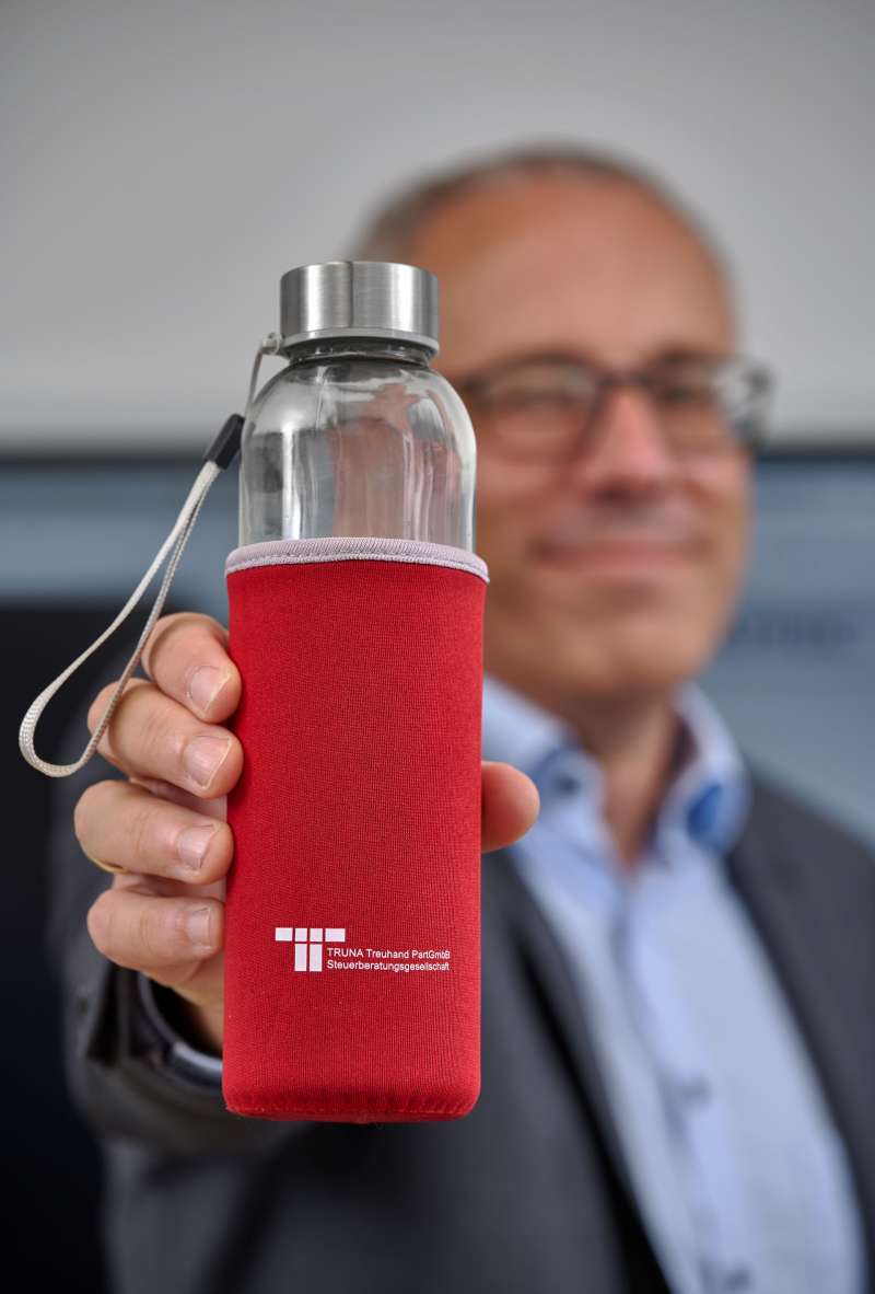 Trinkflasche mit Logo von Truna Treuhand